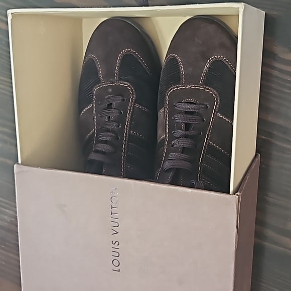 LOUIS VUITTON  Brown suede sneakers  Men's 8 1/2 / Ladies 10 With shoe box - Picture 16 of 16